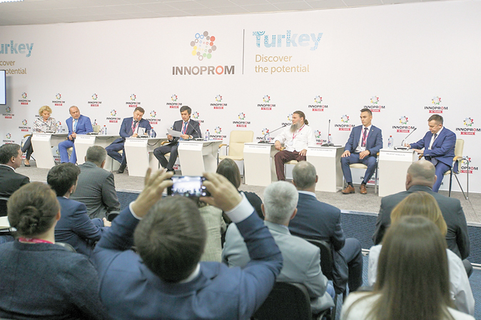 Новые технологии мобильности в городах обсуждали участники одной из дискуссионных площадок Иннопрома-2019